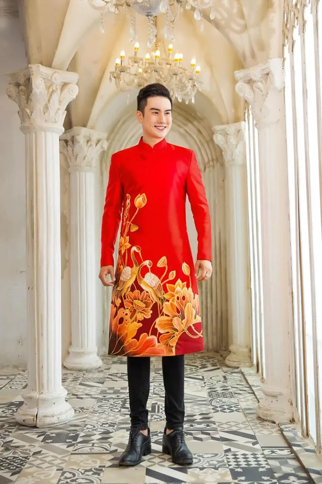 ao dai cach tan nam mau do