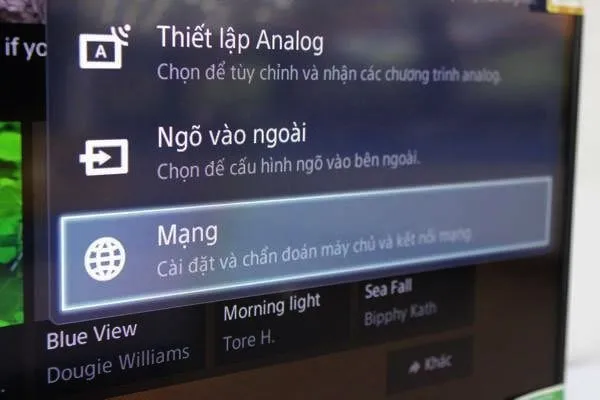 Chọn tiếp vào Mạng để bắt đầu thiết lập kết nối wifi