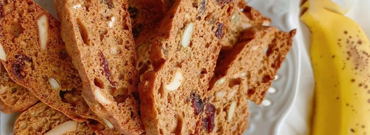 Bánh yến mạch chuối là loại bánh rất phổ biến trong thực đơn giảm cân và những ai quan tâm đến sức khỏe. Sự kết hợp của chuối và yến mạch tạo nên những miếng...