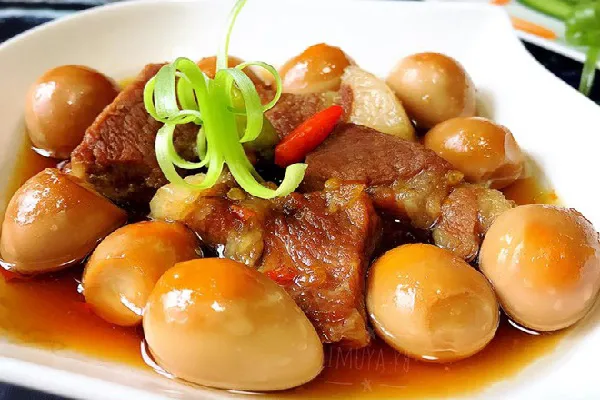 thit-kho-tau-trung-cut