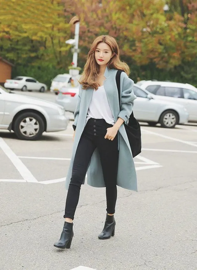 Phối hợp giày boot với áo khoác blazer