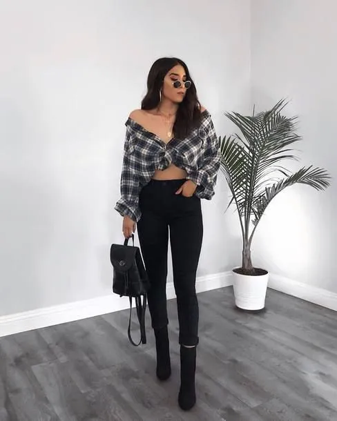 Sơ mi Croptop, quần bó và giày boot nữ cổ lửng khoe khéo vòng eo chuẩn xinh!