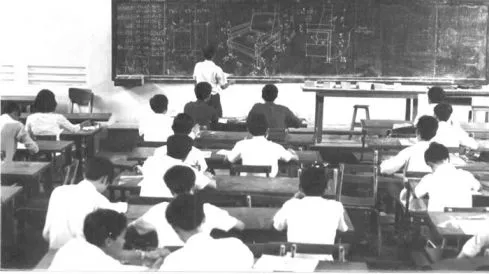 Một giờ học trên giảng đường của sinh viên ĐH Kiến trúc Sài Gòn