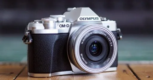 Best camera for entry level - Olympus E-M10 III