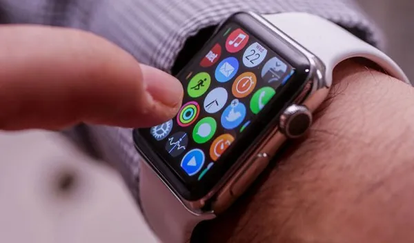 Sforum - Trang thông tin công nghệ mới nhất cach-xoa-ung-dung-tren-apple-watch-1 15 mẹo giúp cho chiếc Apple Watch của bạn có thời lượng pin "trâu" hơn 