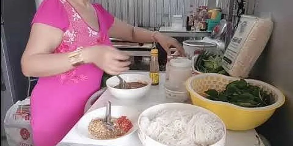 Thịt luộc cuốn bánh tráng ở Sài Gòn