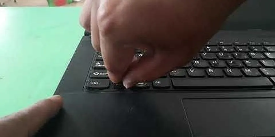 Vệ sinh bàn phím laptop bằng cồn