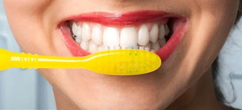 Tại sao bạn nên đánh răng sau khi ăn?